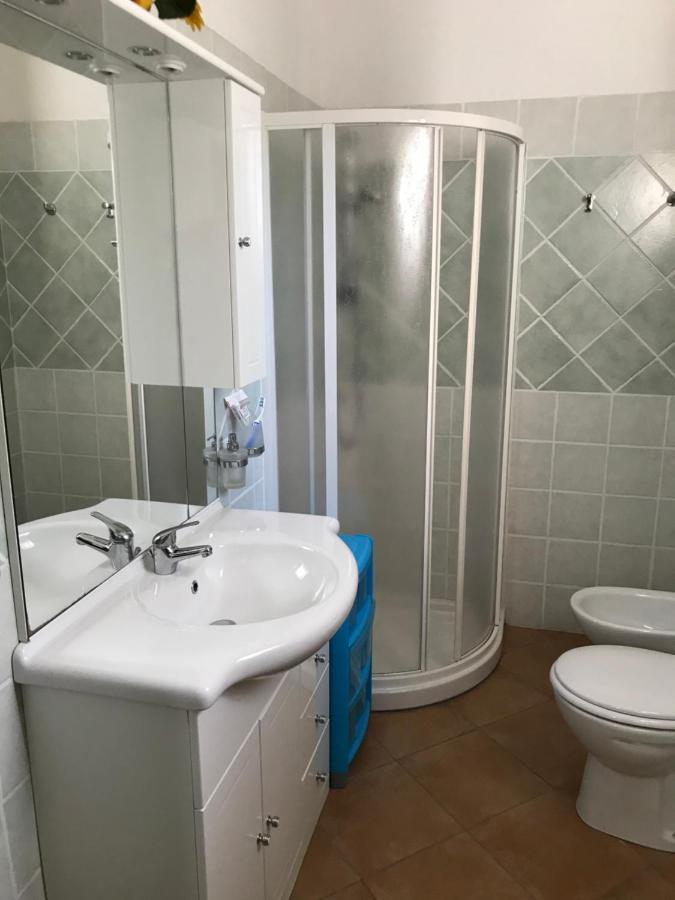Blue House Apartment Badesi Bagian luar foto