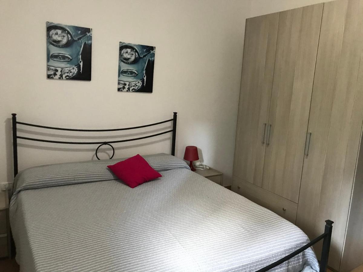 Blue House Apartment Badesi Bagian luar foto