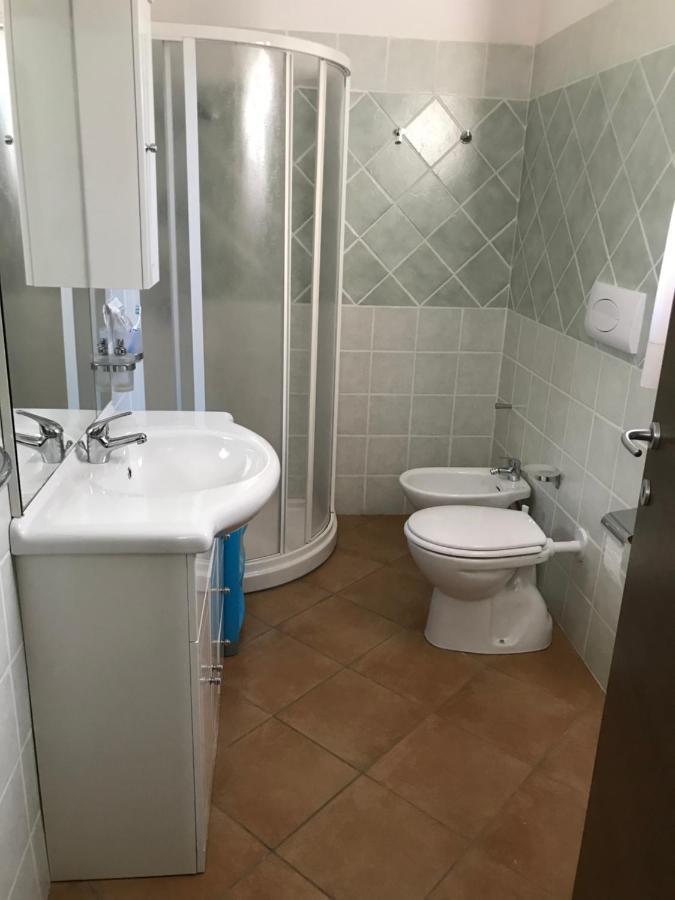 Blue House Apartment Badesi Bagian luar foto