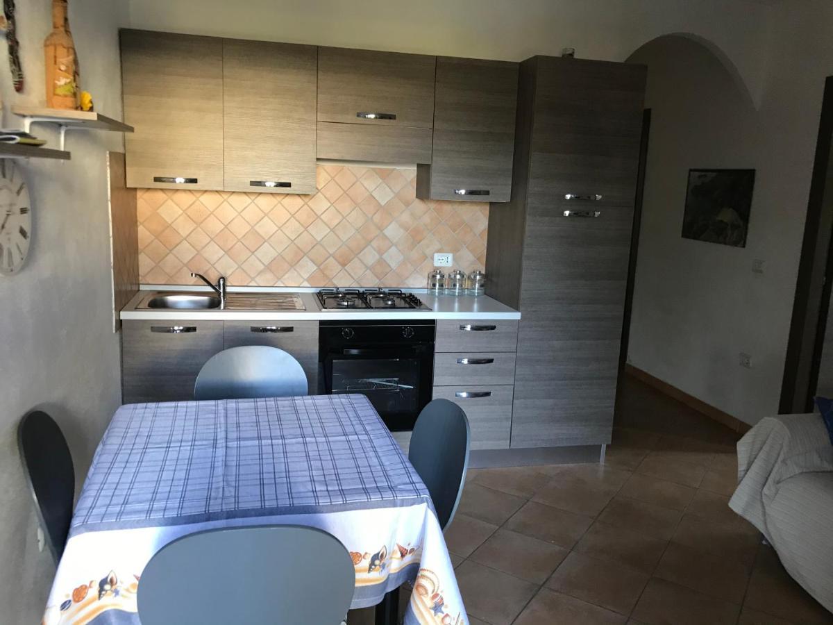 Blue House Apartment Badesi Bagian luar foto
