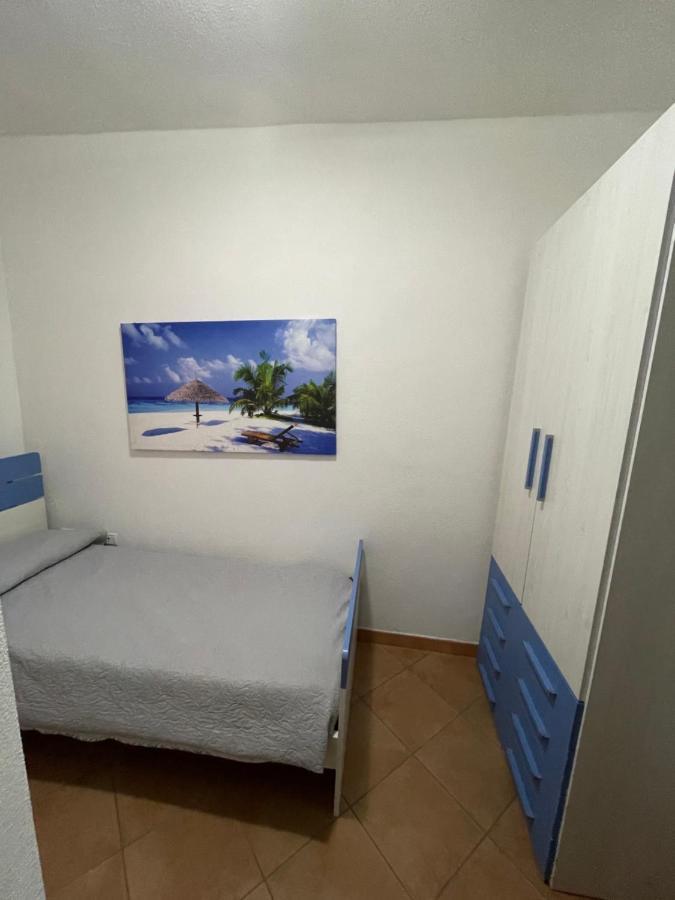 Blue House Apartment Badesi Bagian luar foto